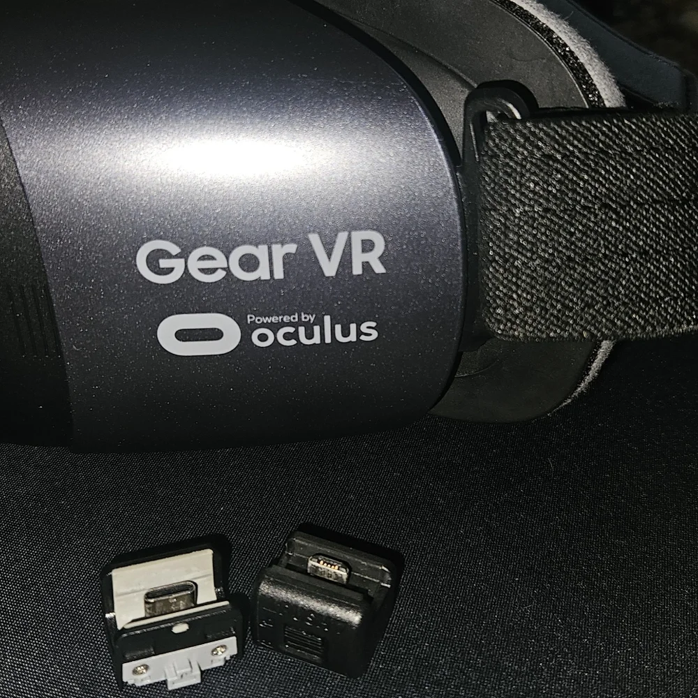 Samsung Gear VR Headset with Controller